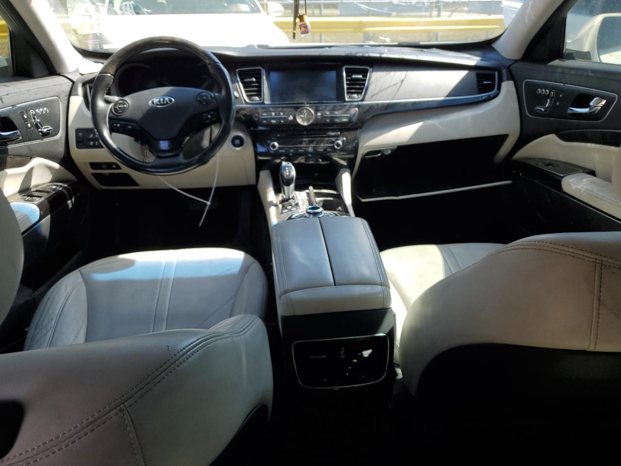 2017 Kia K900 - Image 8
