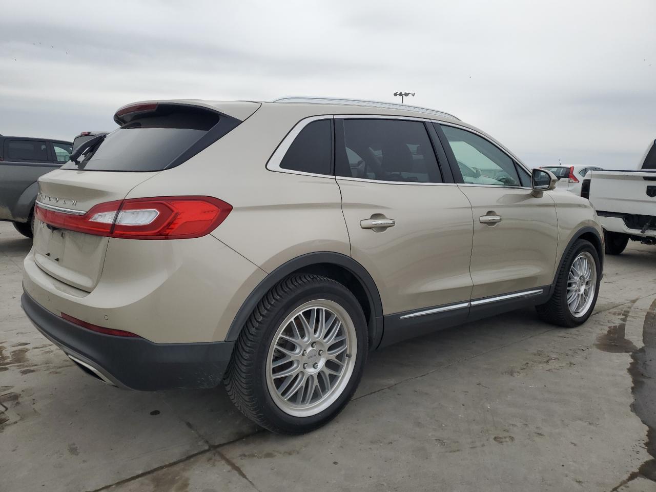 2017 Lincoln MKX - Image 3