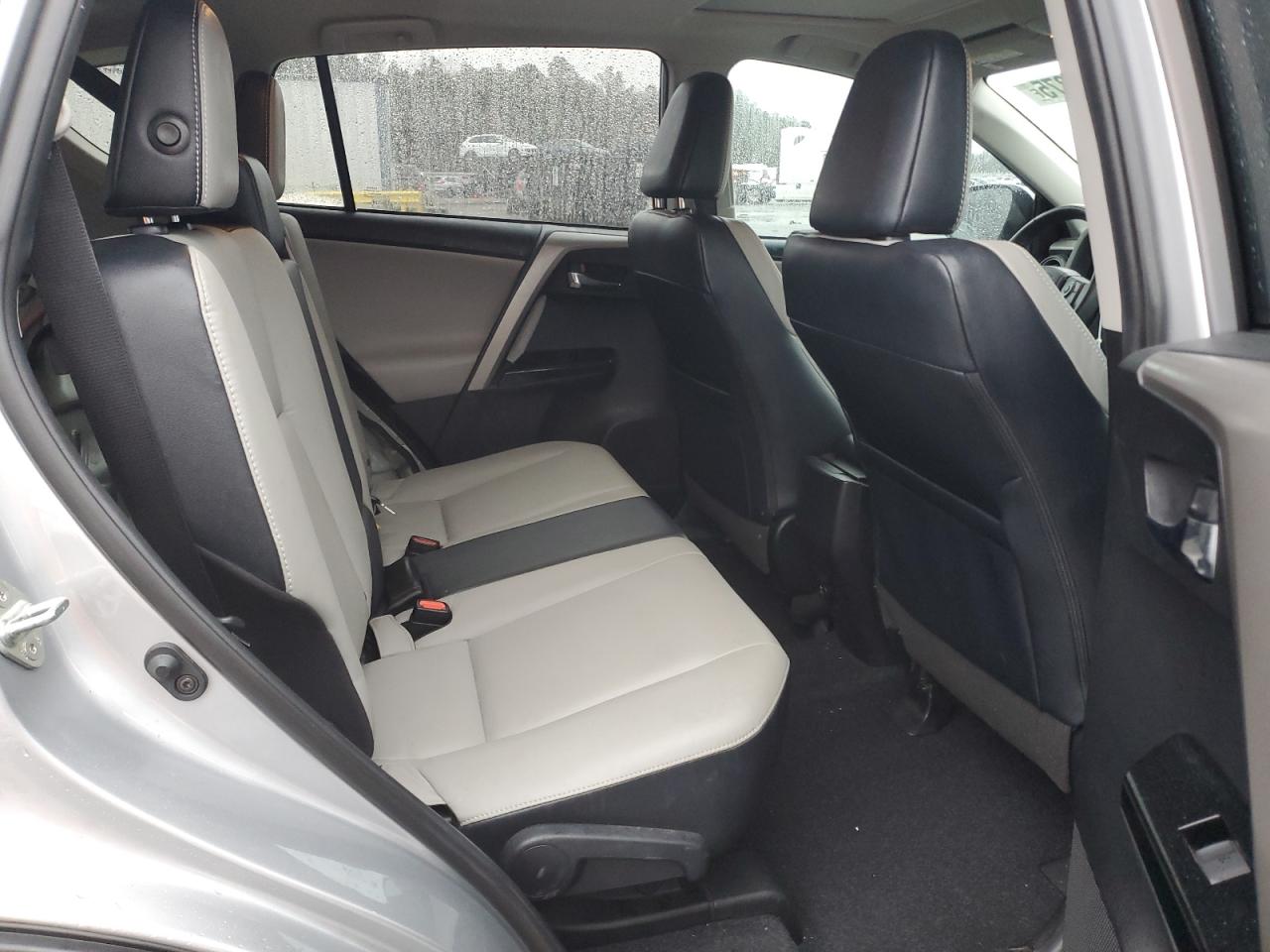 2018 Toyota RAV 4 - Image 11