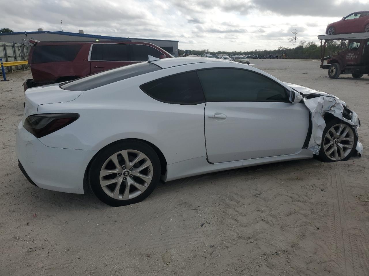 2016 Hyundai Genesis - Image 3