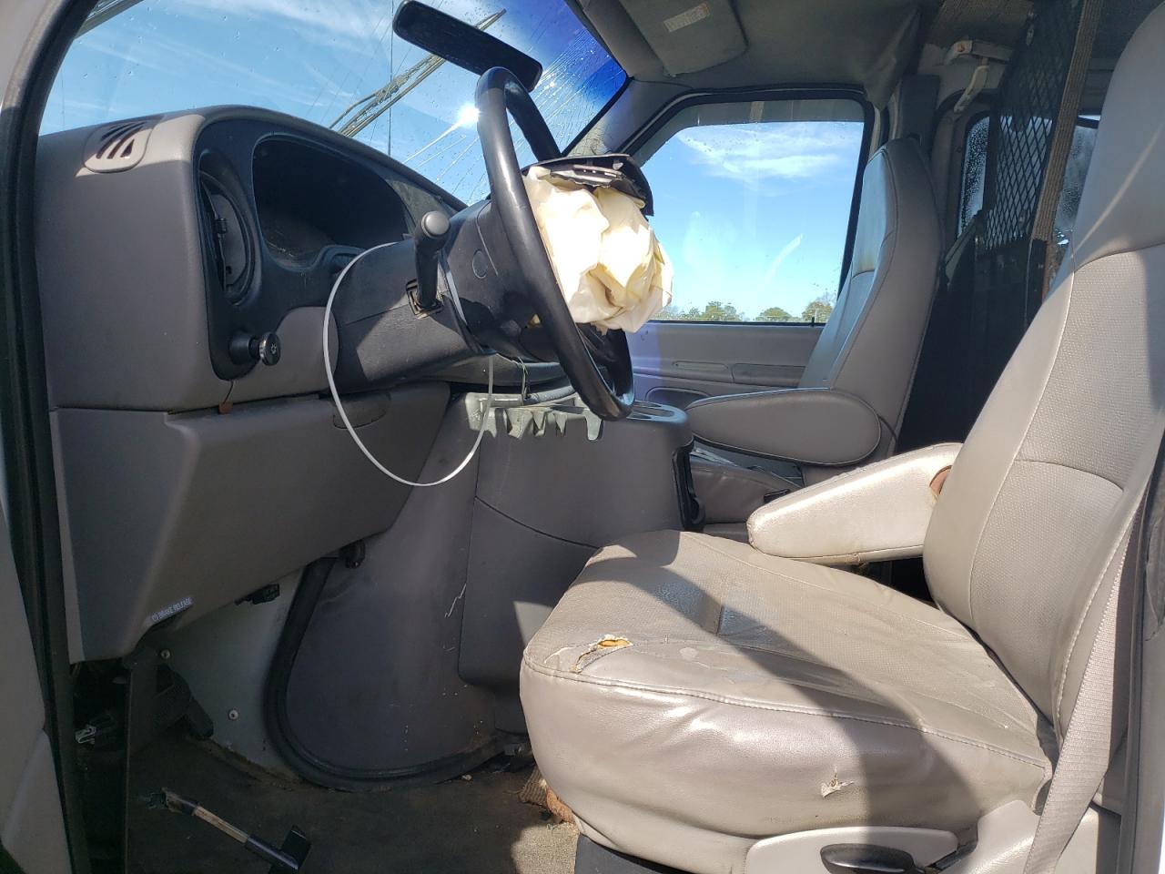 2001 Ford Econoline - Image 7