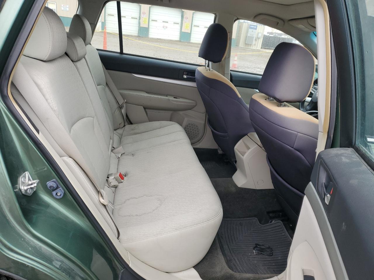 2012 Subaru Outback - Image 10
