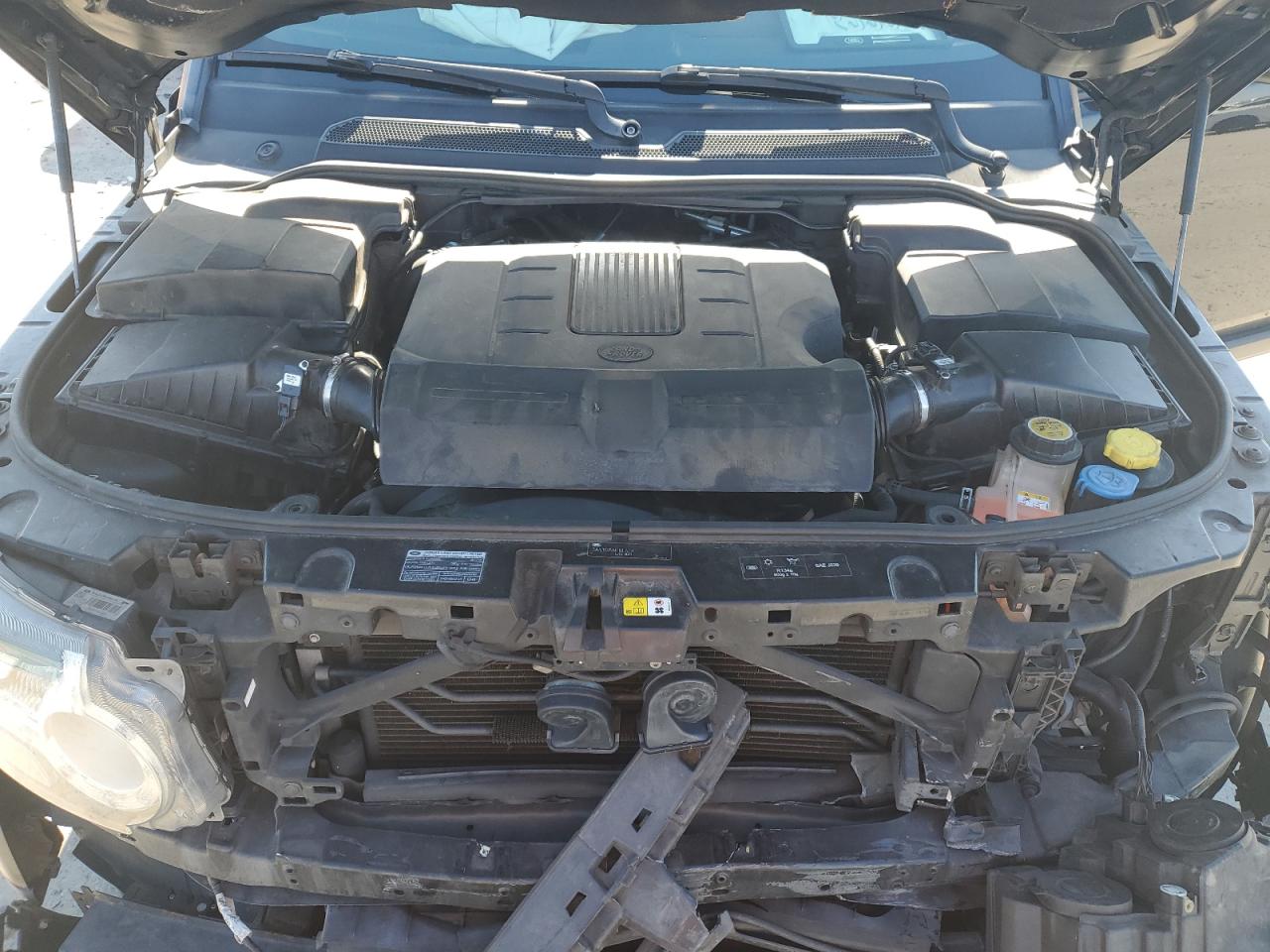 2013 Land Rover LR4 - Image 12