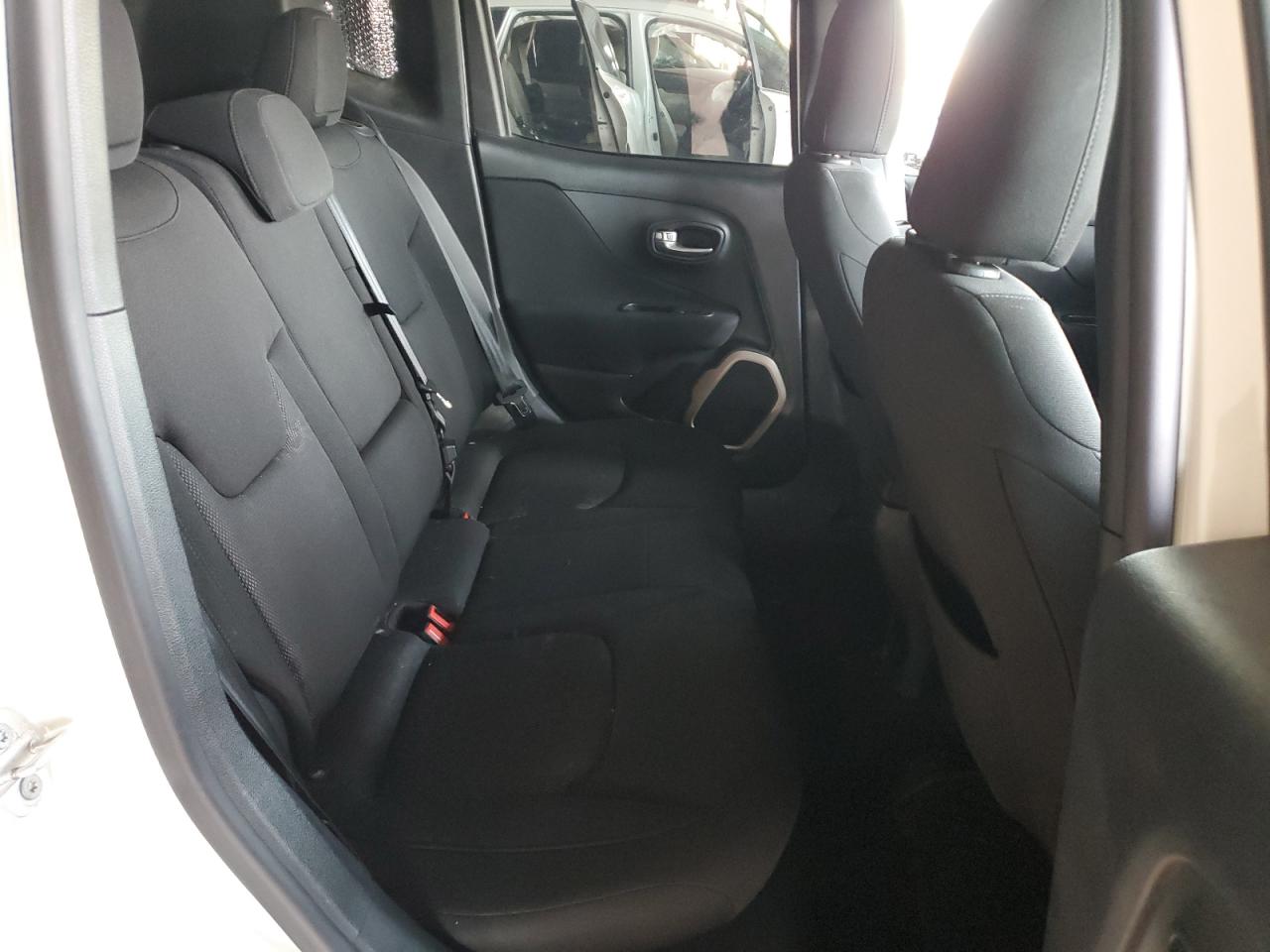 2016 Jeep Renegade - Image 10