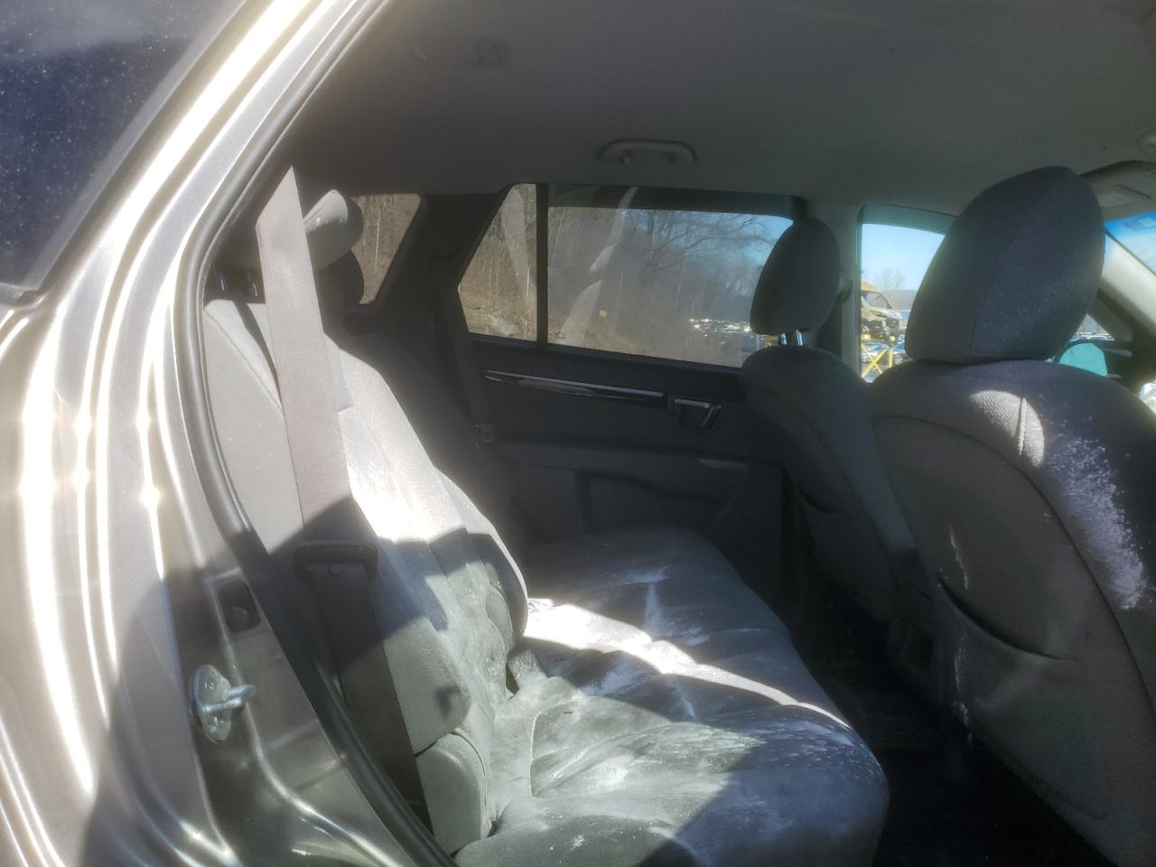 2012 Hyundai Santa Fe - Image 11