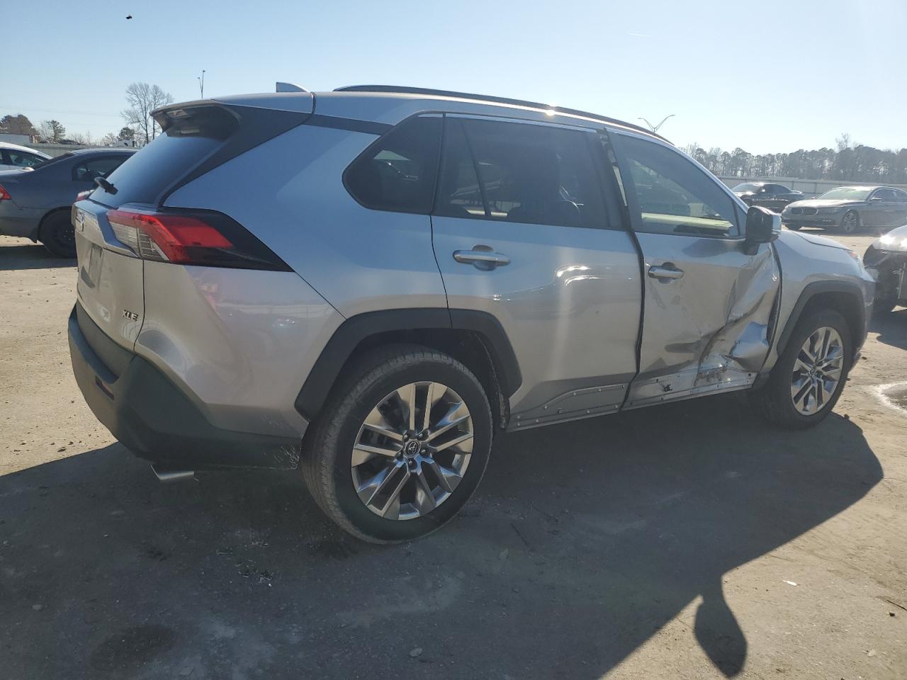 2019 Toyota RAV 4 - Image 3