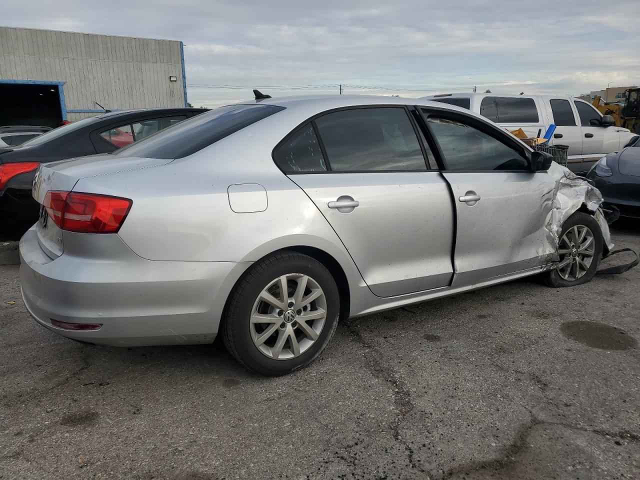 2015 Volkswagen Jetta - Image 3