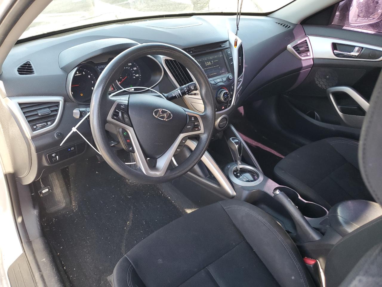 2013 Hyundai Veloster - Image 8