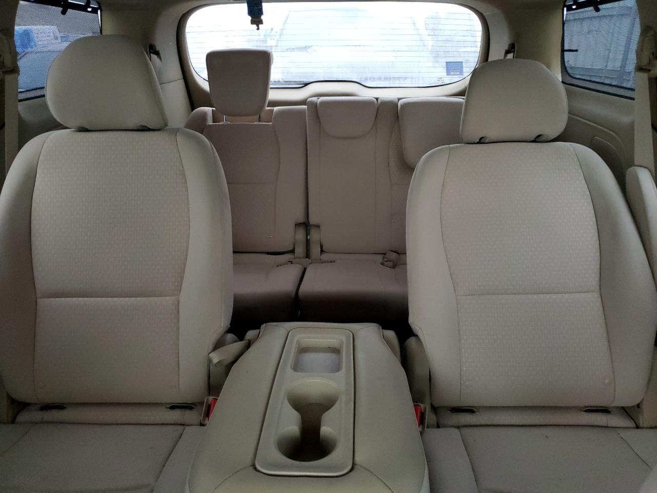 2016 Kia Sedona - Image 10