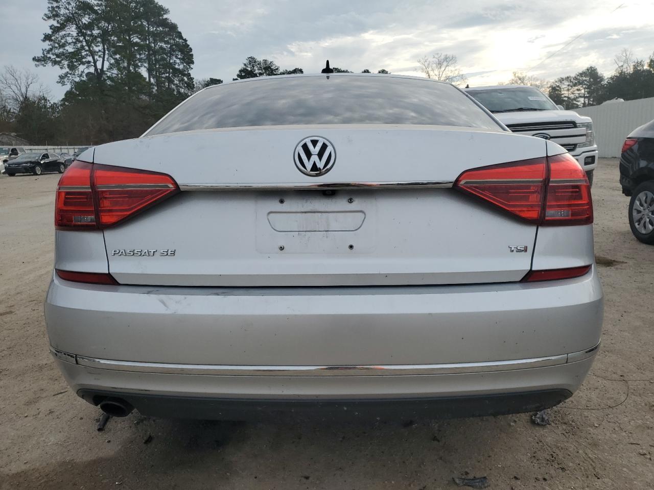 2016 Volkswagen Passat - Image 6