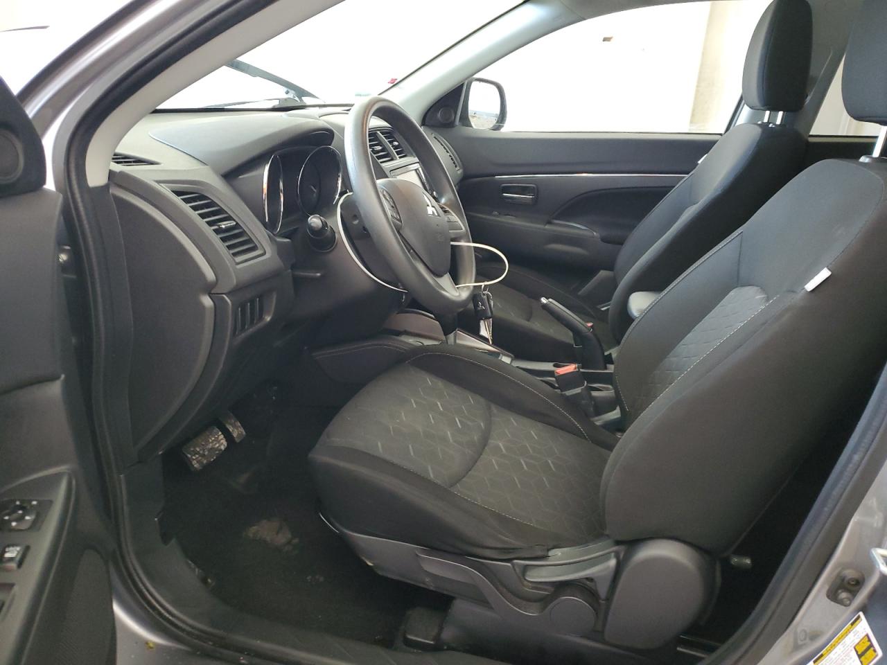 2020 Mitsubishi Outlander - Image 7