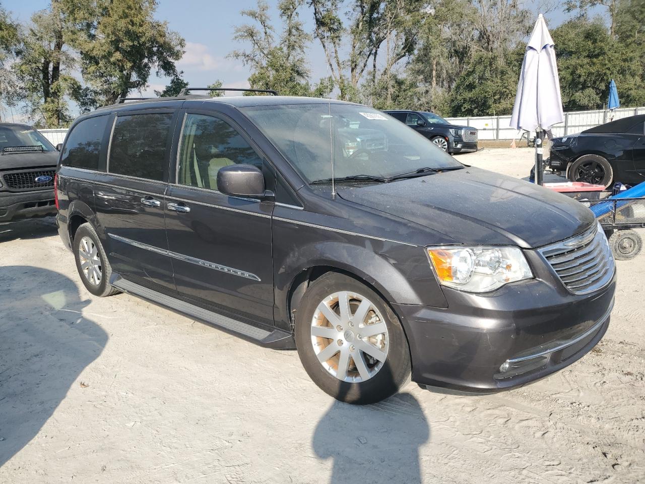 2016 Chrysler Town & Country - Image 4