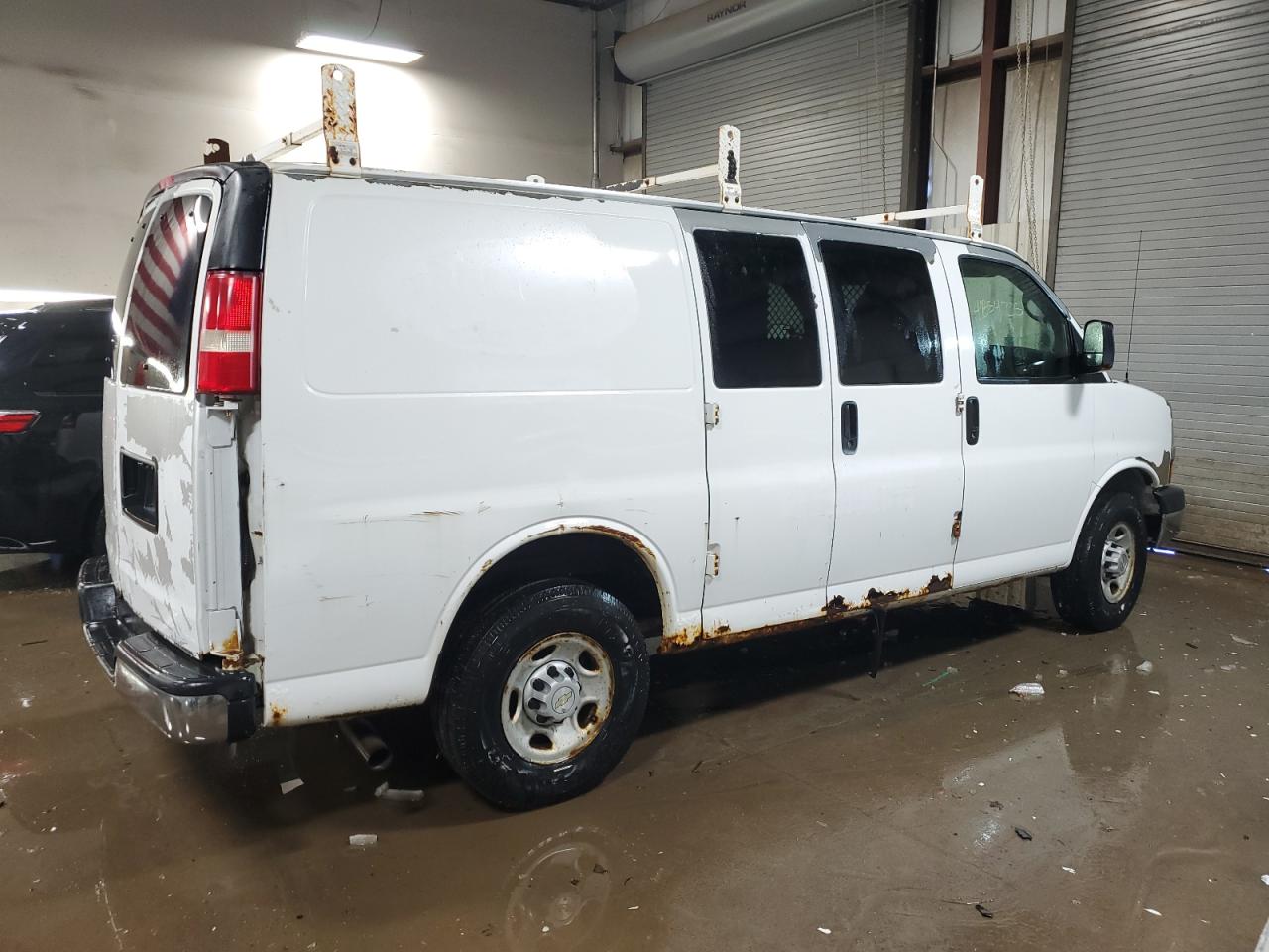 2010 Chevrolet Express - Image 3
