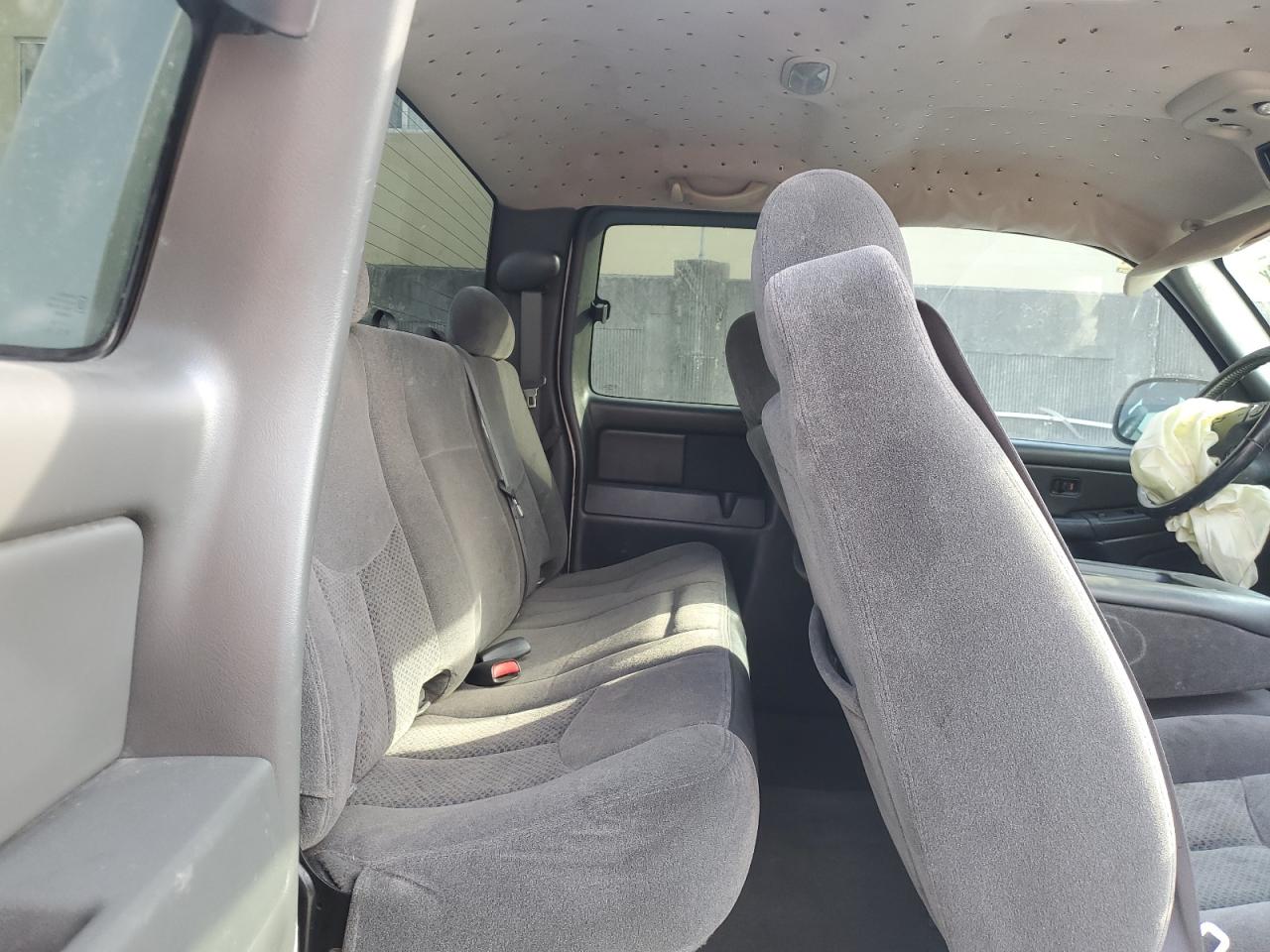 2006 Chevrolet Silverado - Image 11