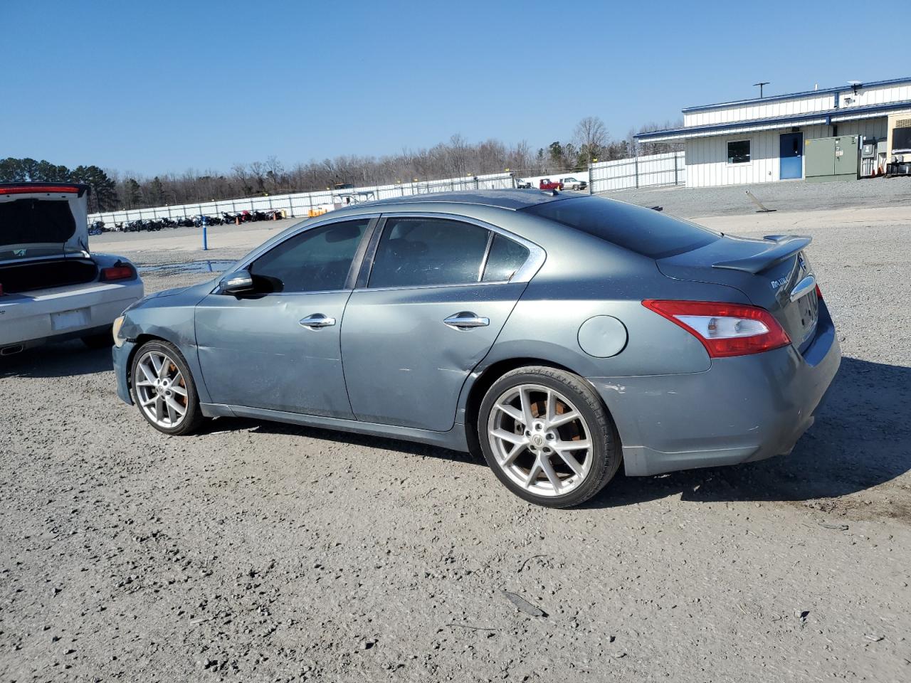 2009 Nissan Maxima - Image 2