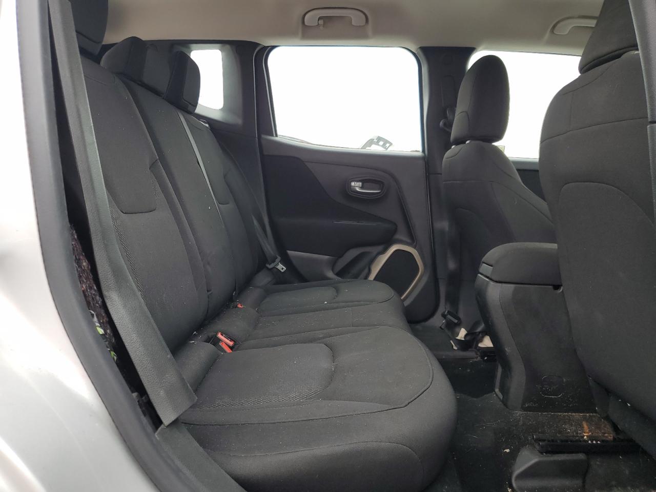 2017 Jeep Renegade - Image 11