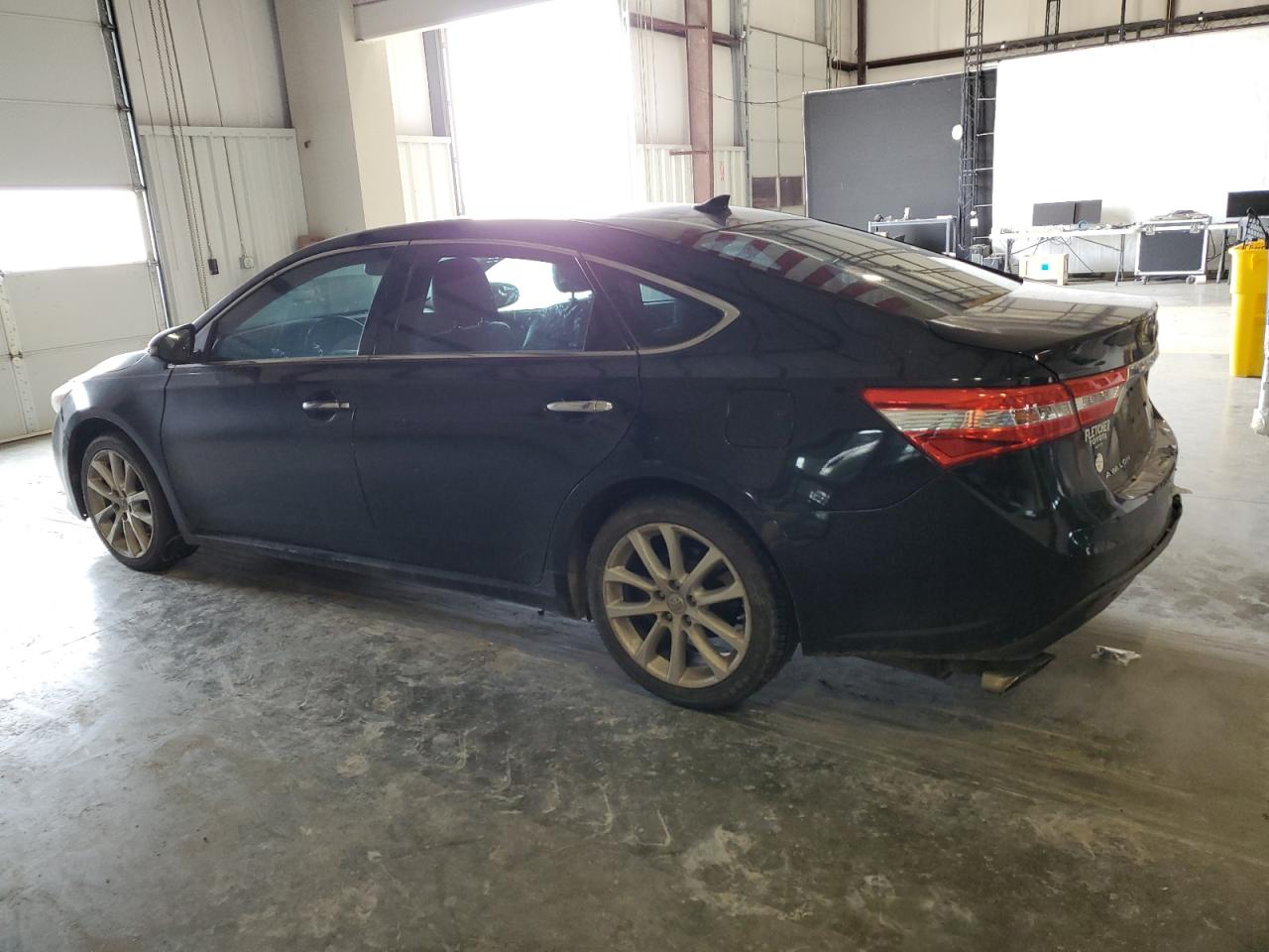 2013 Toyota Avalon - Image 2