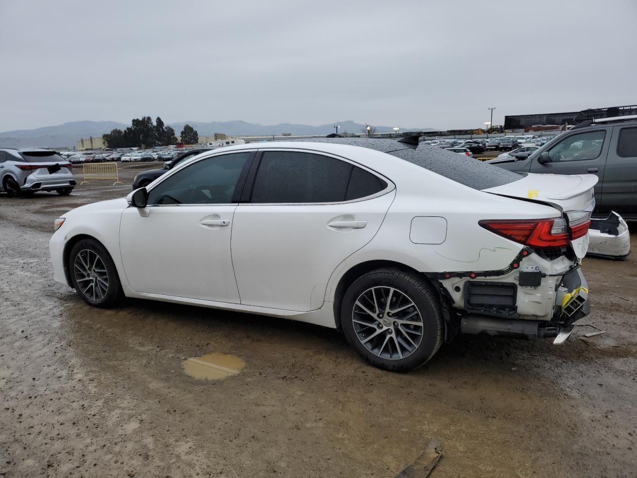 2017 Lexus ES - Image 2