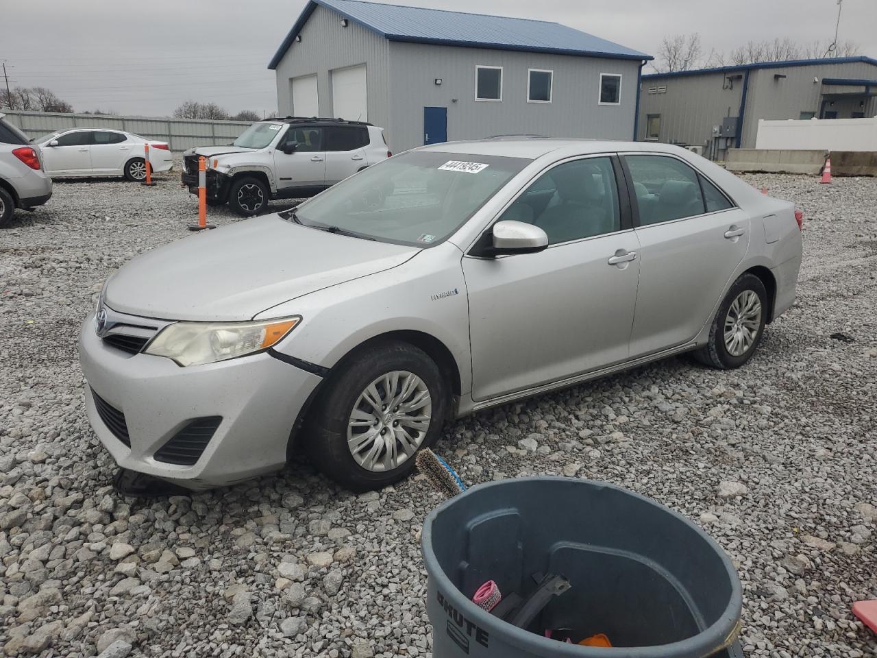 2013 Toyota Camry Hybrid de vânzare în Barberton, OH - Front End