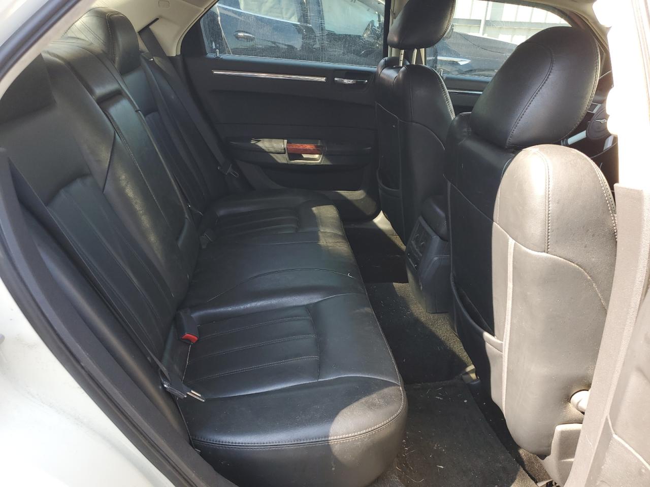 2009 Chrysler 300 - Image 10