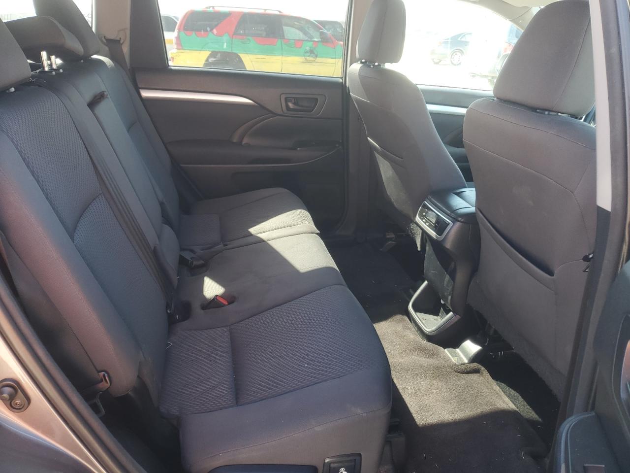 2015 Toyota Highlander - Image 11