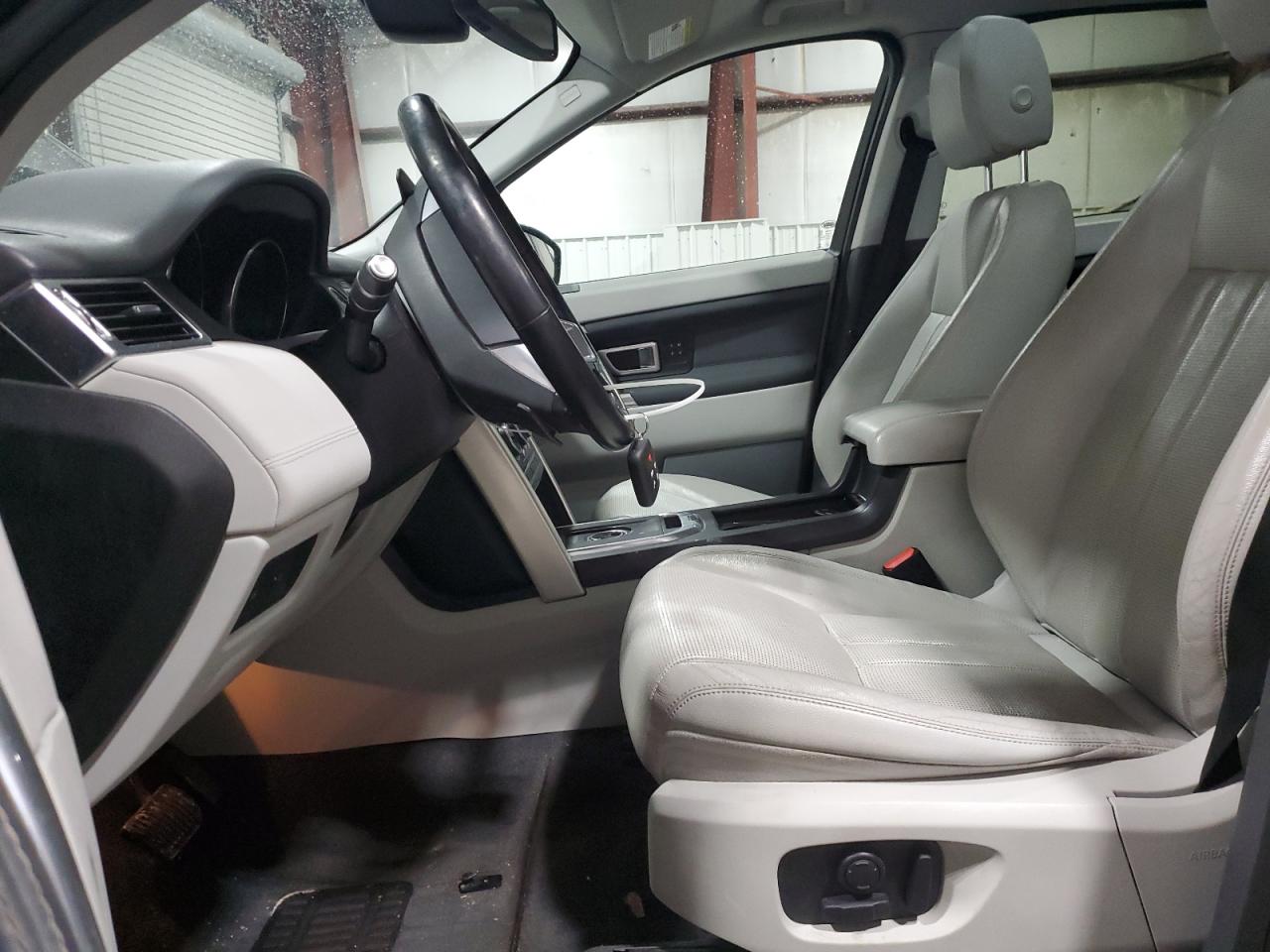 2016 Land Rover Discovery - Image 7