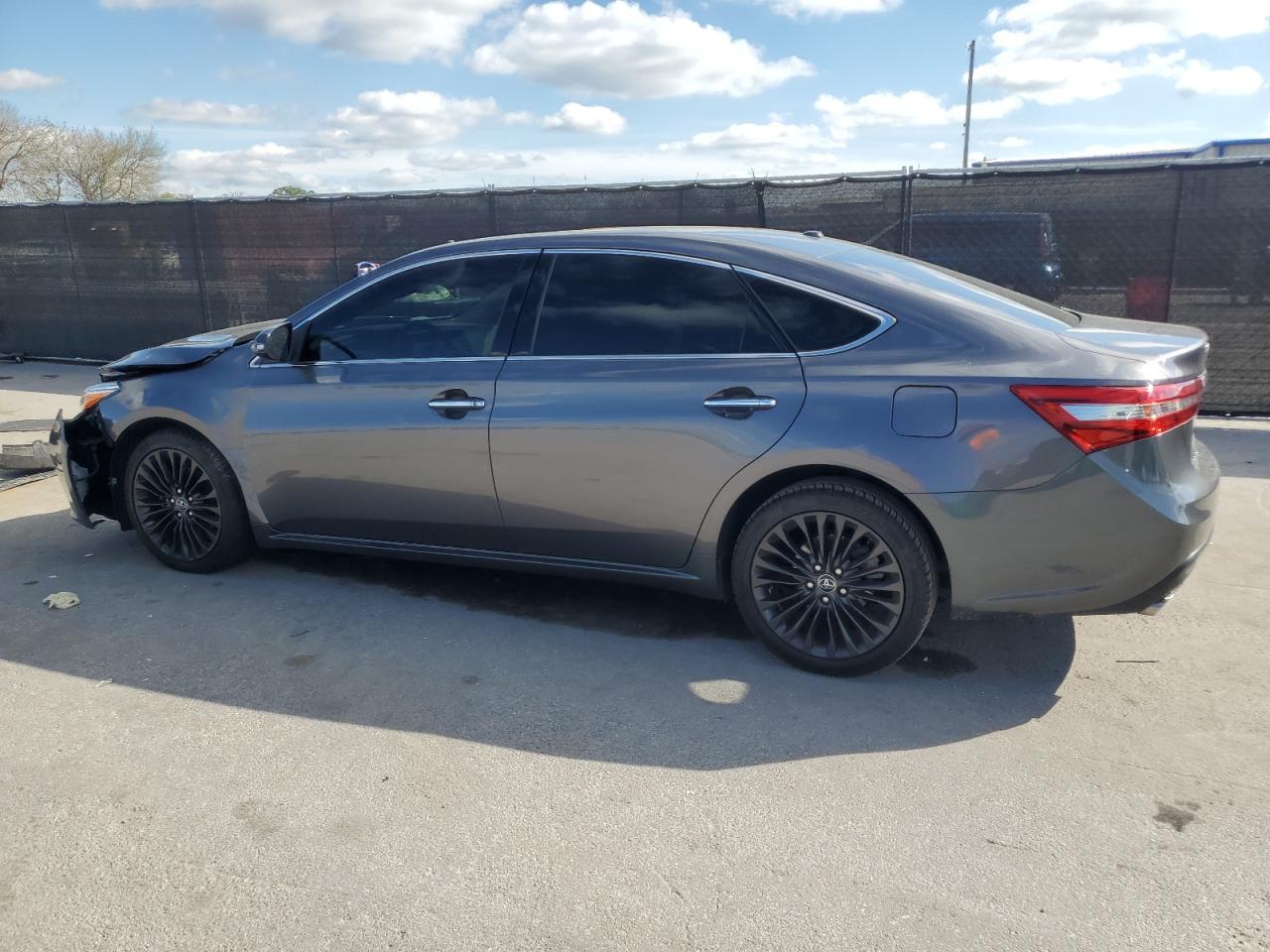 2016 Toyota Avalon - Image 2