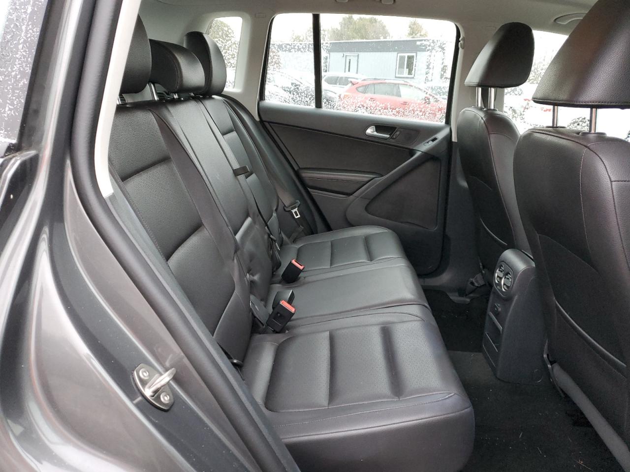 2016 Volkswagen Tiguan - Image 11