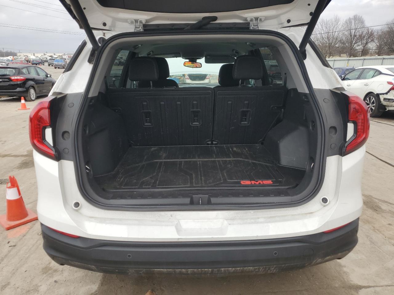 2022 GMC Terrain - Image 6