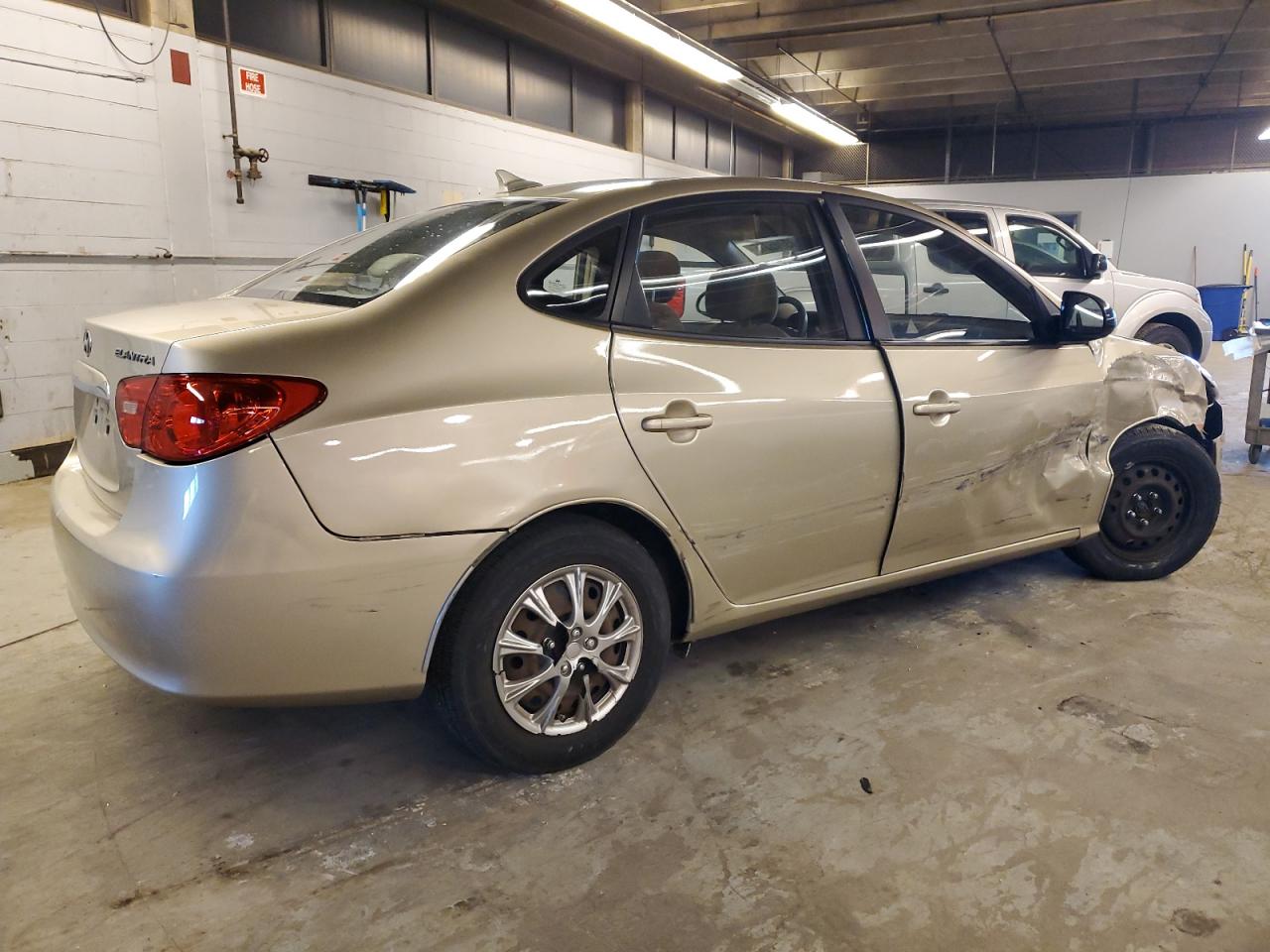 2010 Hyundai Elantra - Image 3