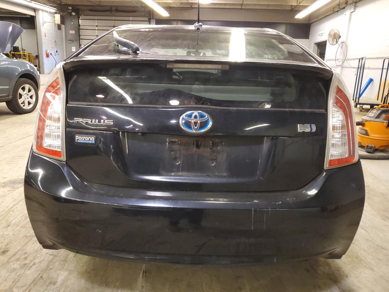2013 Toyota Prius - Image 6