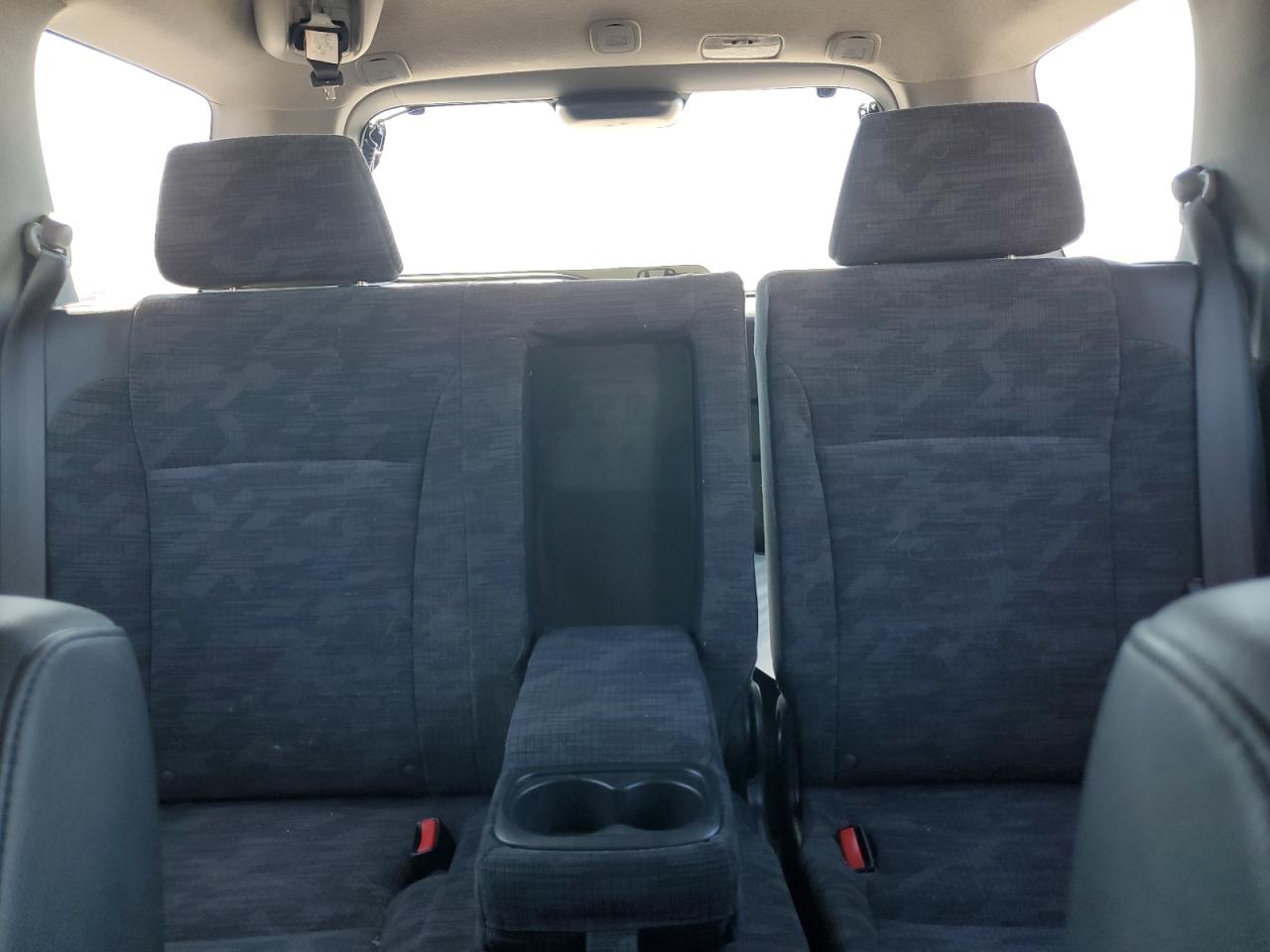 2004 Honda CR-V - Image 10