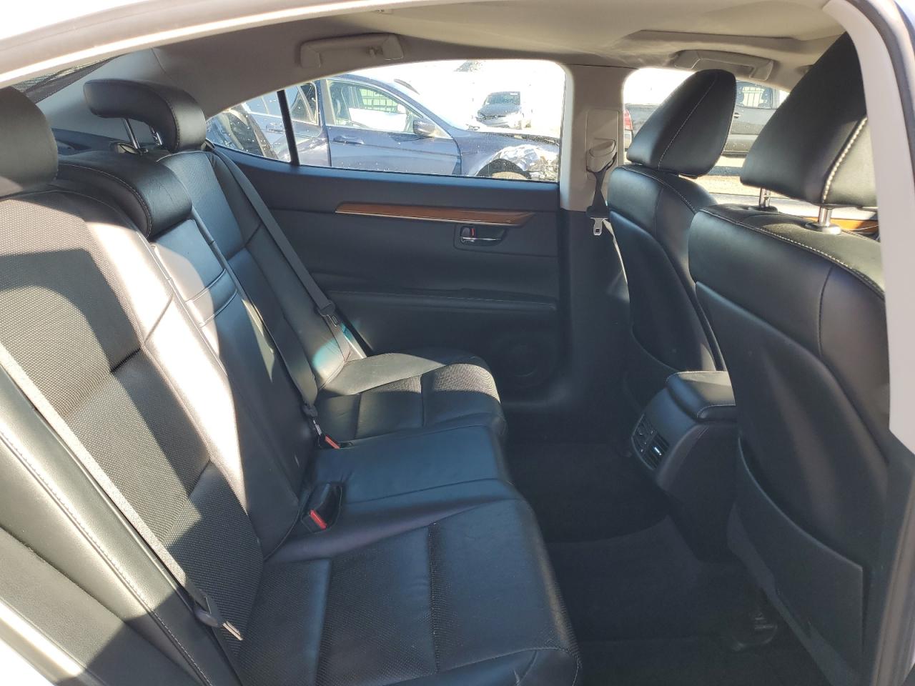 2013 Lexus ES - Image 10