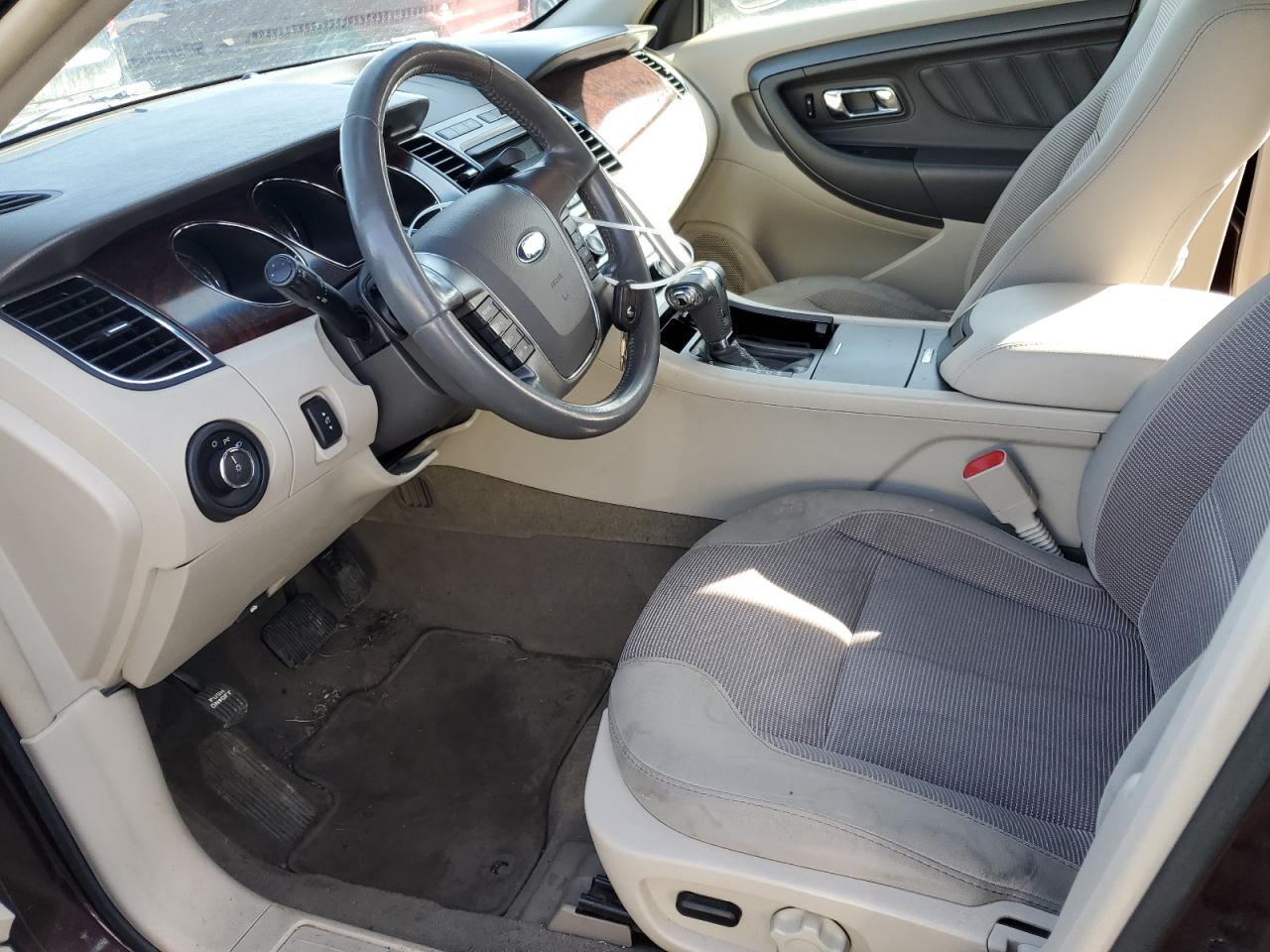 2010 Ford Taurus - Image 7