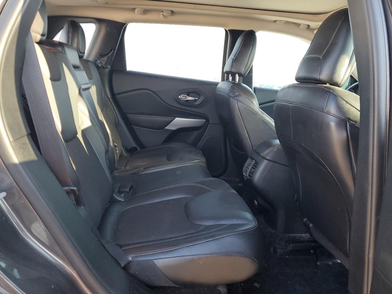 2018 Jeep Grand Cherokee - Image 11