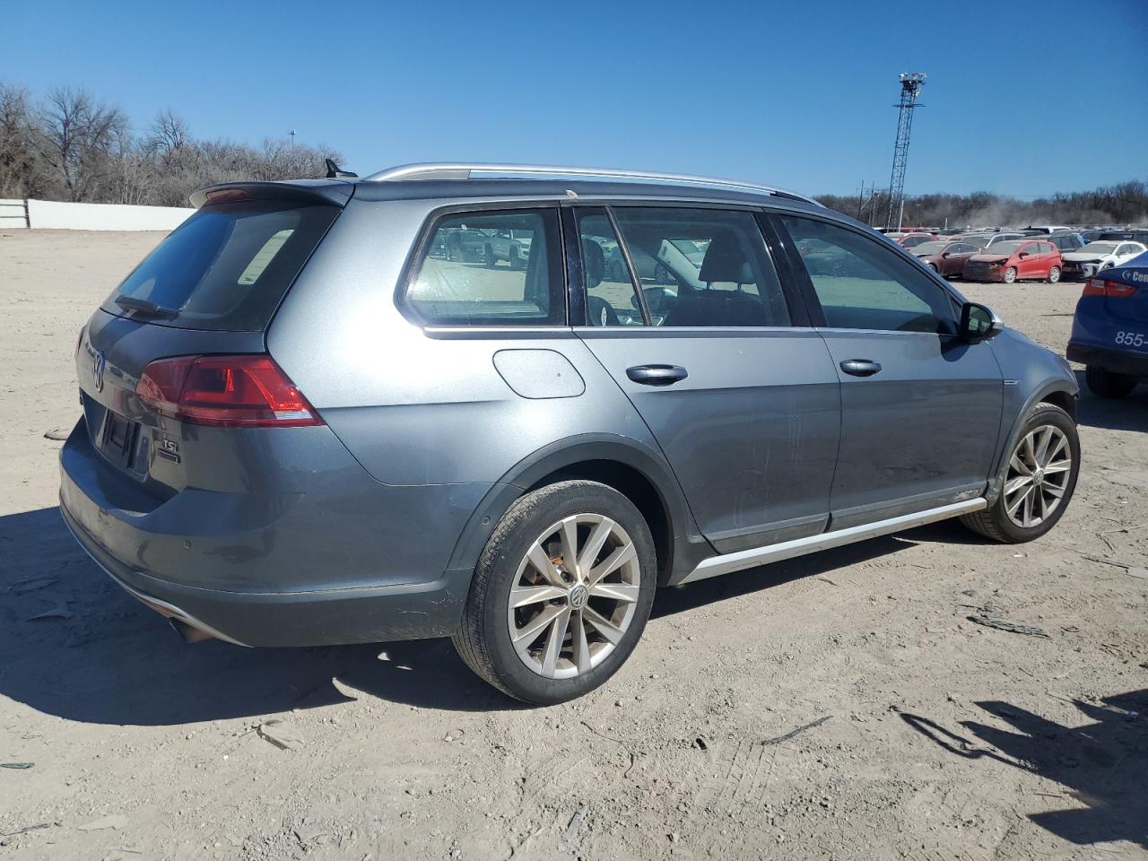 2017 Volkswagen Golf - Image 3