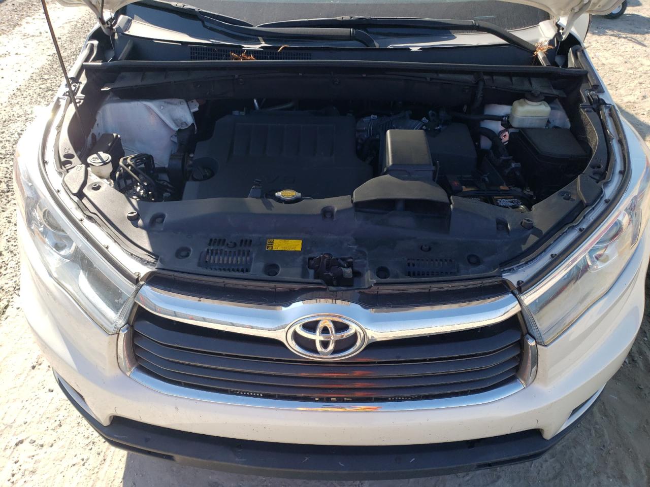 2015 Toyota Highlander - Image 13