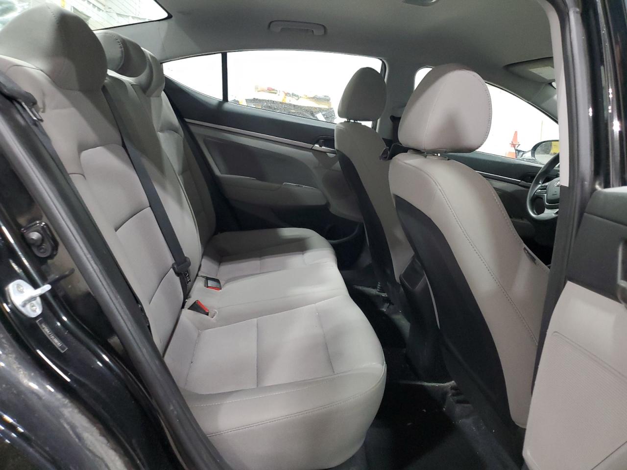 2018 Hyundai Elantra - Image 11