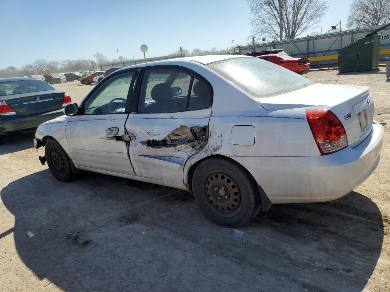 2005 Hyundai Elantra - Image 2