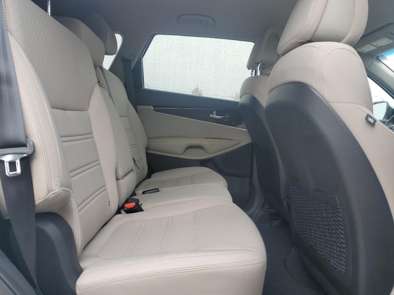 2016 Kia Sorento - Image 11