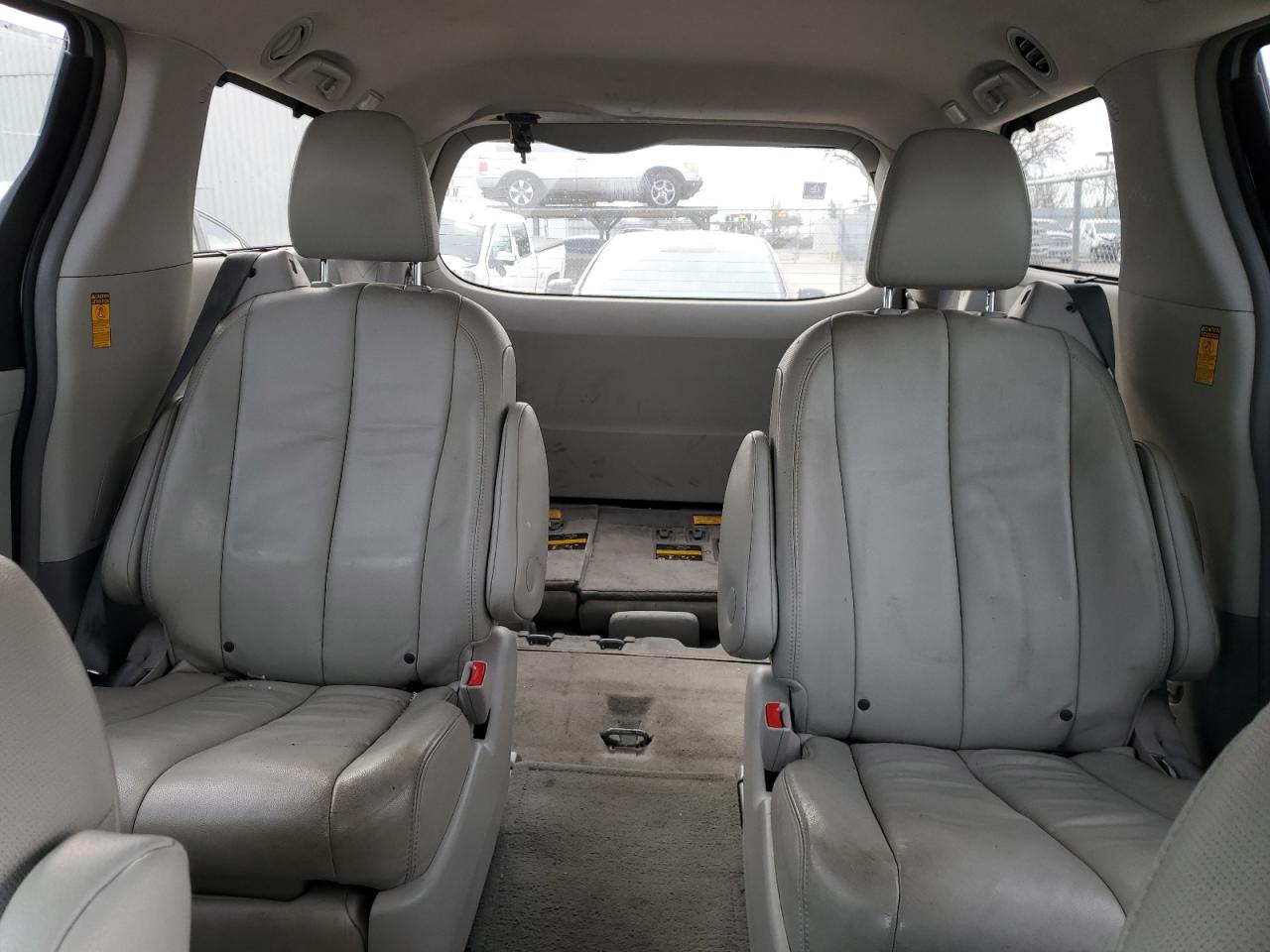 2014 Toyota Sienna - Image 10