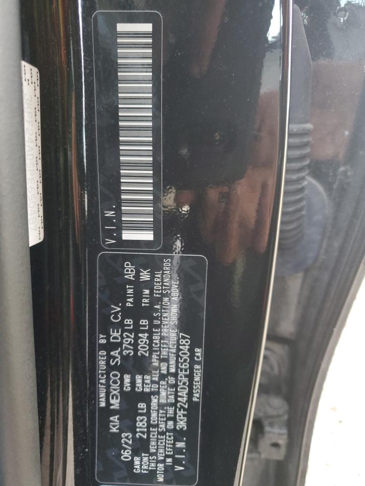 2023 Kia Forte - Image 13
