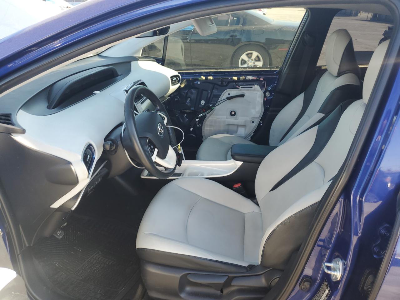 2017 Toyota Prius - Image 7