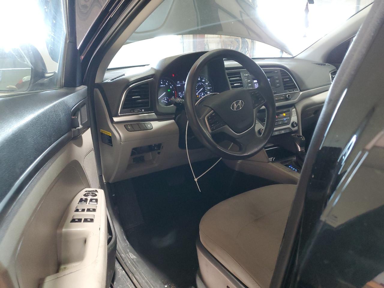 2018 Hyundai Elantra - Image 8