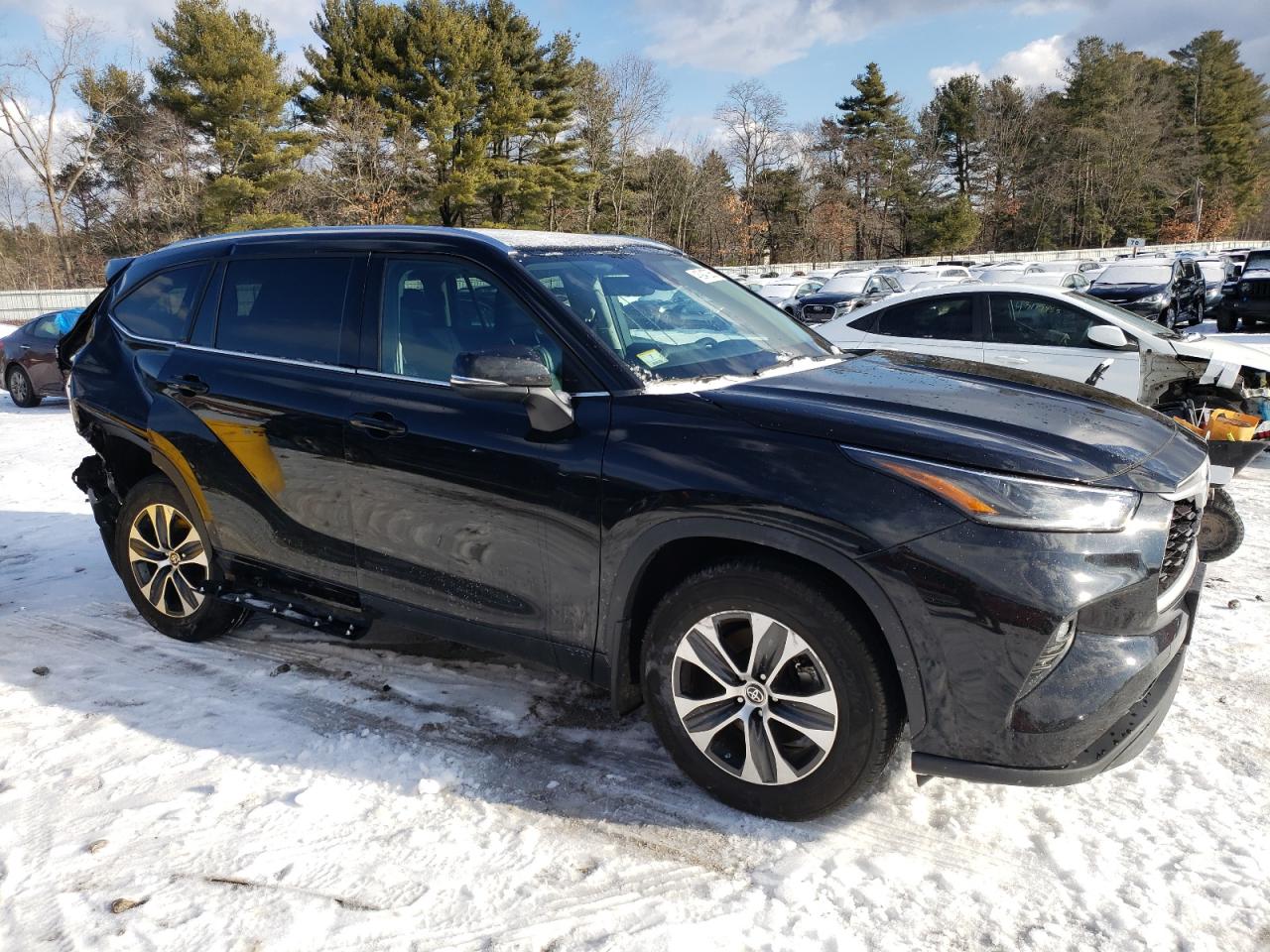 2021 Toyota Highlander - Image 4