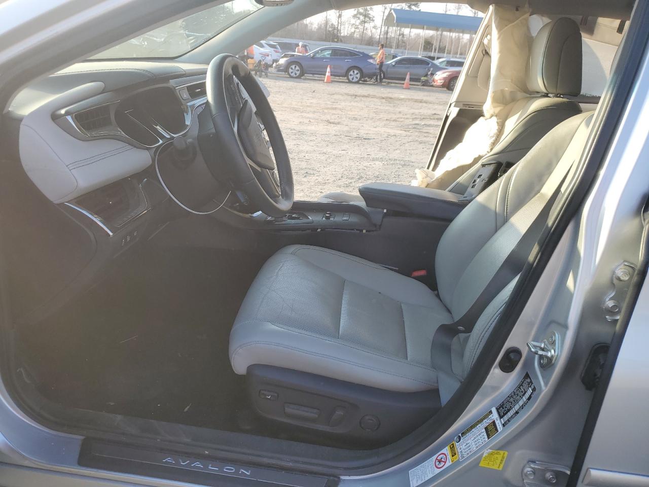 2014 Toyota Avalon - Image 7