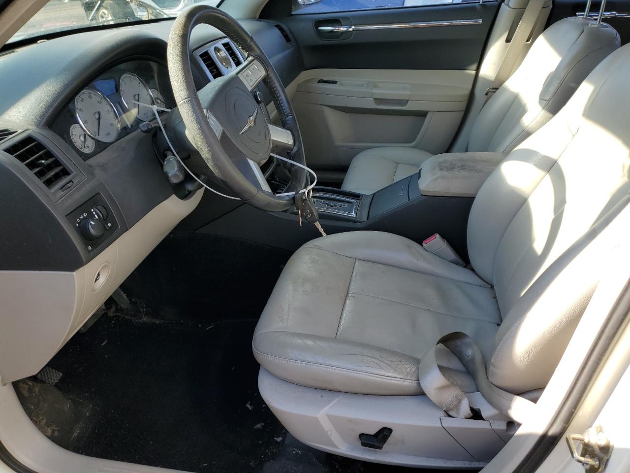 2005 Chrysler 300 - Image 7
