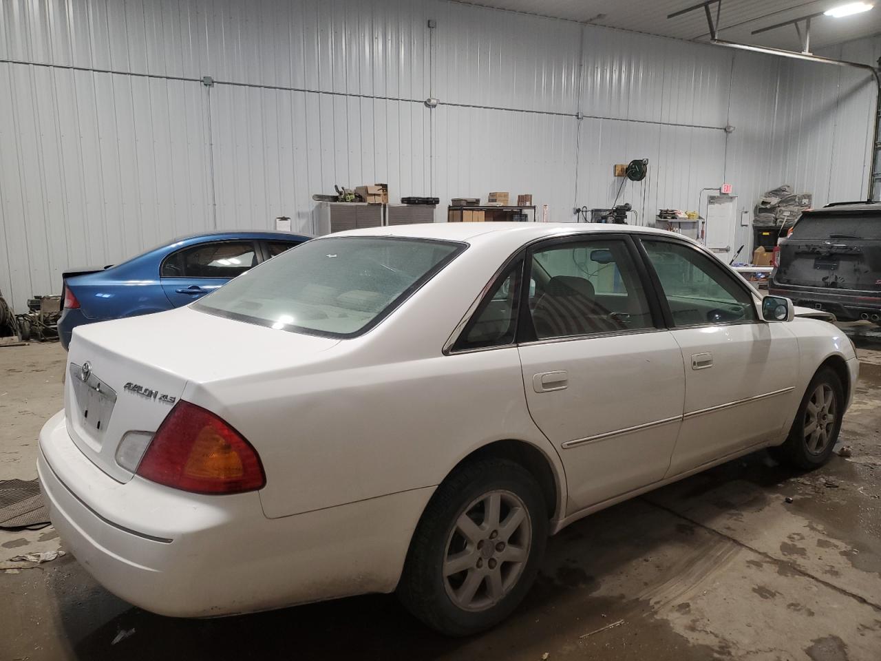 2001 Toyota Avalon - Image 3
