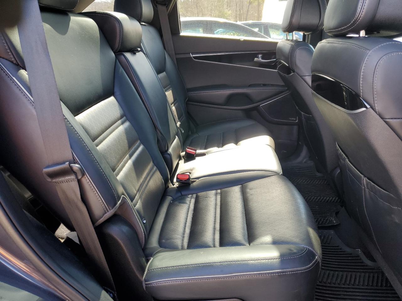 2016 Kia Sorento - Image 11