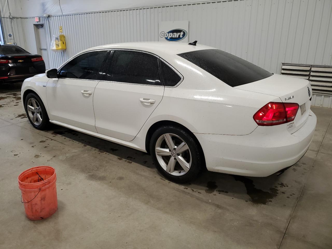 2015 Volkswagen Passat - Image 2